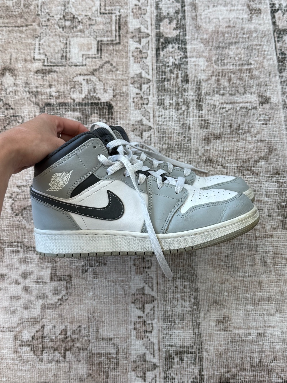Nike air jordan in gray